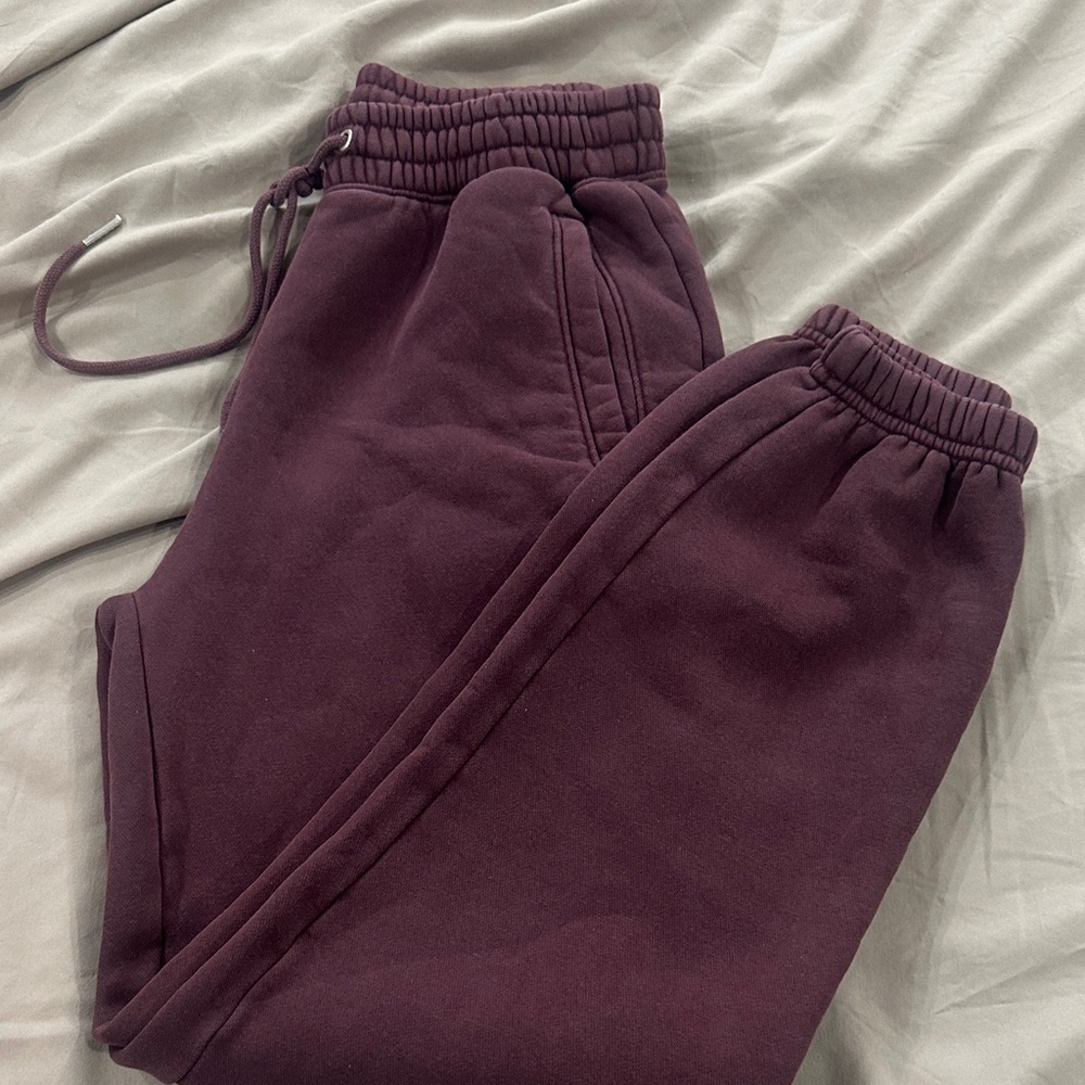 Abercrombie & Fitch burgundy sweatpants